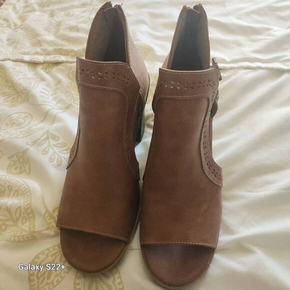 Maurices high block heeled sandals - Picture 2 of 10